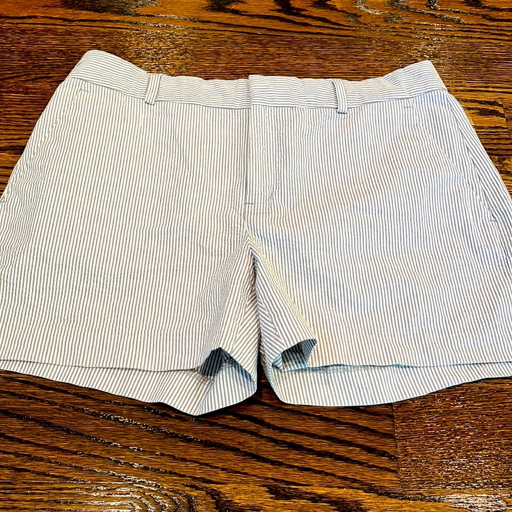 Banana Republic Gray and White 4” Striped Shorts Size 4